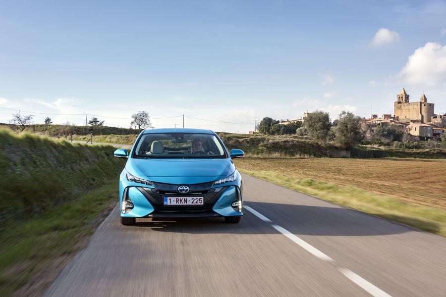  Toyota Prius Plug-in Hybrid 2016 года  (фото 55 из 187)